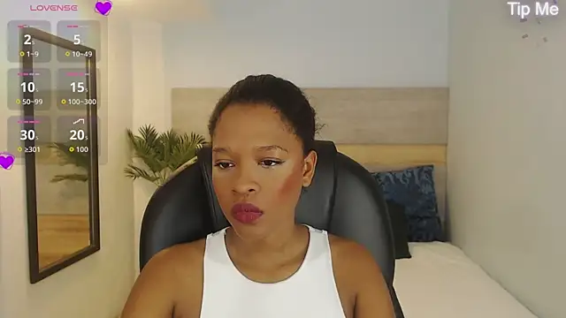 Snapshot of brendathompson_ chatting on 09/25/25, 02:48 brendathompson online show from 09/25/25, 02:48