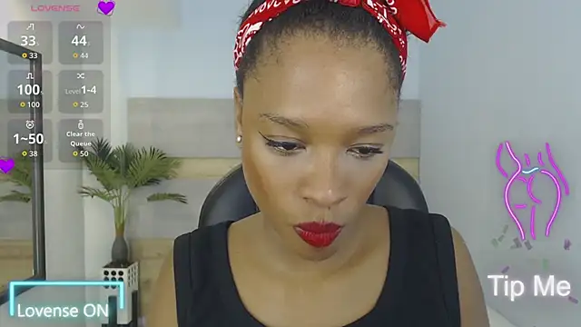 Snapshot of brendathompson_ chatting on 10/02/25, 01:34 brendathompson online show from 10/02/25, 01:34