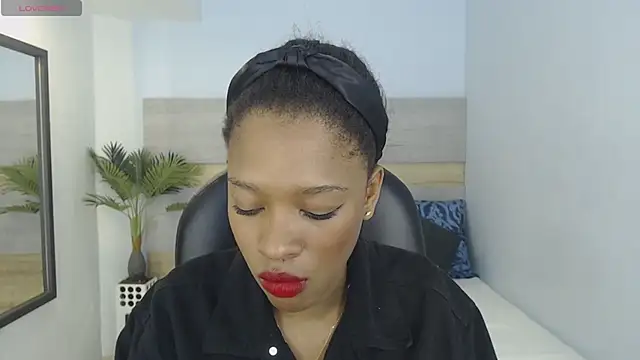 Snapshot of brendathompson_ chatting on 10/03/25, 02:19 brendathompson online show from 10/03/25, 02:19