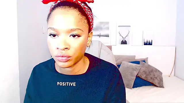 Snapshot of brendathompson_ chatting on 10/07/25, 01:36 brendathompson online show from 10/07/25, 01:36