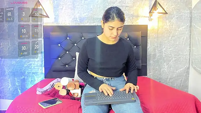 Snapshot of emberhodson chatting on 09/14/25, 10:58 emberhodson online show from 09/14/25, 10:58