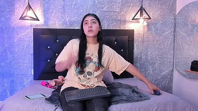 Snapshot of emberhodson chatting on 09/23/25, 10:40 emberhodson online show from 09/23/25, 10:40