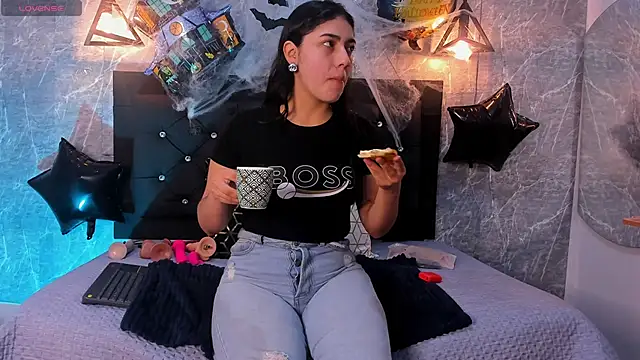 Snapshot of emberhodson chatting on 10/17/25, 11:57 emberhodson online show from 10/17/25, 11:57