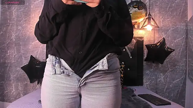 Snapshot of emberhodson chatting on 10/18/25, 12:28 emberhodson online show from 10/18/25, 12:28