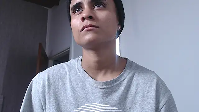 Liiamthompson online show from 02/25/25, 10:47