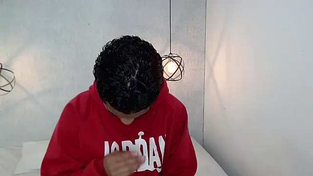 Liiamthompson online show from 03/19/25, 11:17