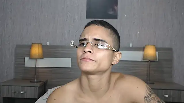 Liiamthompson online show from 09/22/25, 09:22