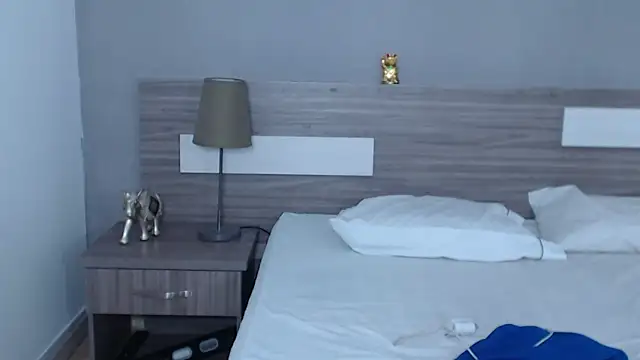 Liiamthompson online show from 09/29/25, 10:47