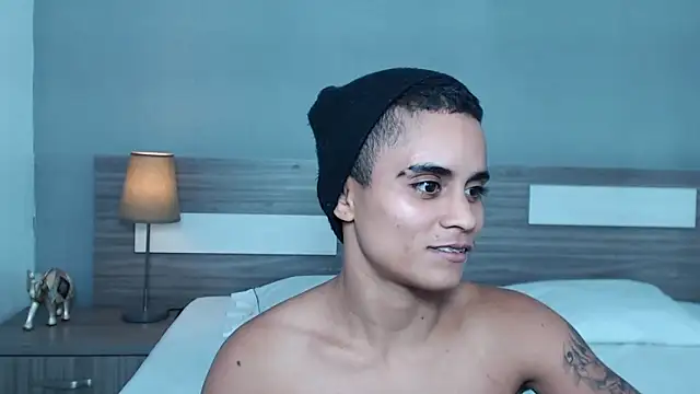 Liiamthompson online show from 10/01/25, 07:09