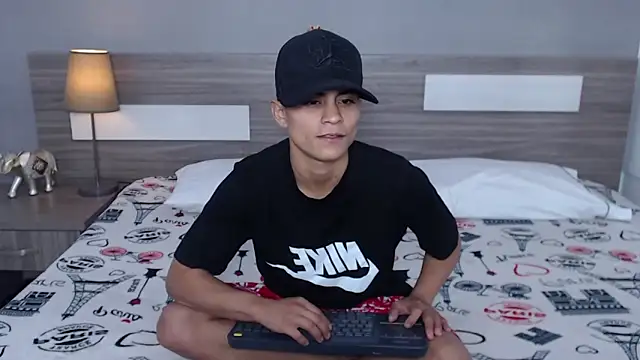 Liiamthompson online show from 10/03/25, 11:29