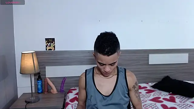 Liiamthompson online show from 11/21/25, 07:23