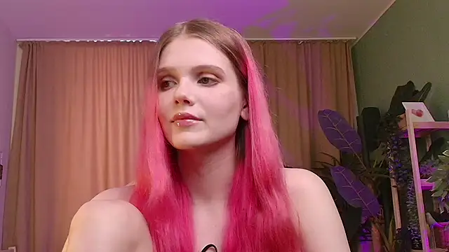 Gretchen Mol online show from 02/06/26, 07:34