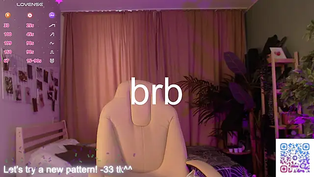 Gretchen Mol online show from 02/15/26, 07:38