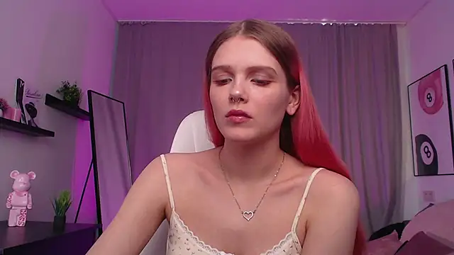 Gretchen Mol online show from 03/07/26, 07:38