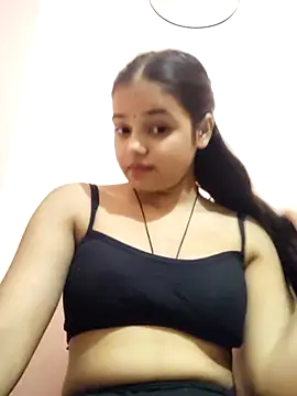 Snapshot of RAYI_123 chatting on 10/18/25, 04:37 RAYI 123 online show from 10/18/25, 04:37