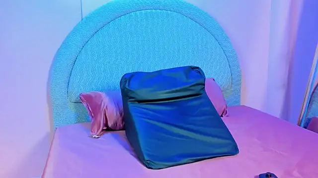 yeikafoxy online show from 04/19/26, 11:42