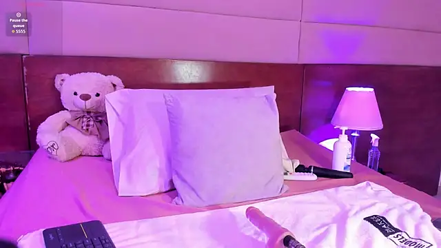 dulce char online show from 04/24/26, 12:40