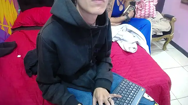 SimonAndJocelyn online show from 03/20/25, 07:57