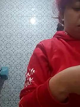 Snapshot of alexandraluv chatting on 02/14/25, 02:33 alexandraluv online show from 02/14/25, 02:33