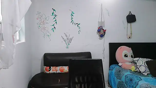 Snapshot of alexandraluv chatting on 10/22/25, 05:45 alexandraluv online show from 10/22/25, 05:45