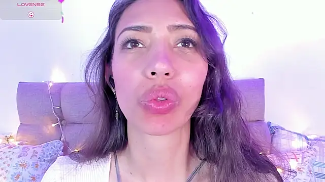 Snapshot of Miss_veronicaa2 chatting on 02/17/25, 04:04 Miss veronicaa2 online show from 02/17/25, 04:04
