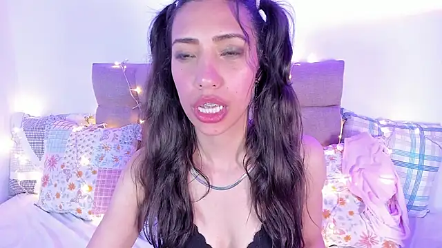 Snapshot of Miss_veronicaa2 chatting on 02/17/25, 07:10 Miss veronicaa2 online show from 02/17/25, 07:10