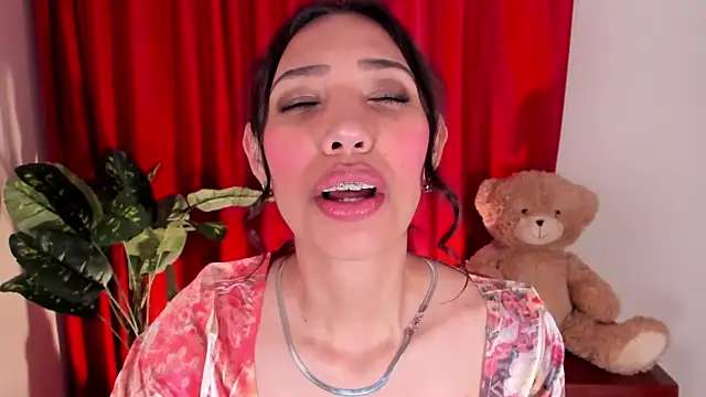 Snapshot of Miss_veronicaa2 chatting on 10/27/25, 01:26 Miss veronicaa2 online show from 10/27/25, 01:26