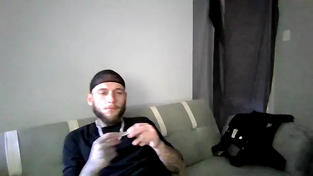 cruz815 online show from 10/21/25, 04:19