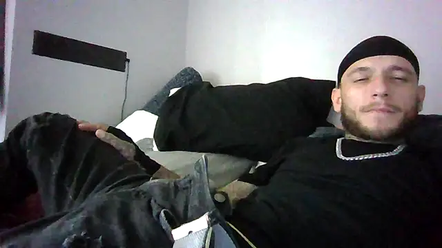 Snapshot of cruz815 chatting on 05/25/26, 05:30 cruz815 online show from 05/25/26, 05:30