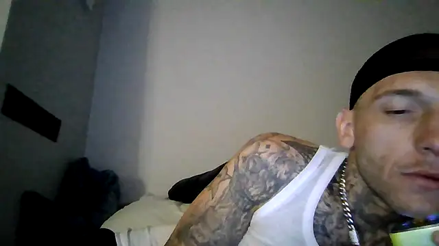 Snapshot of cruz815 chatting on 06/15/26, 06:37 cruz815 online show from 06/15/26, 06:37