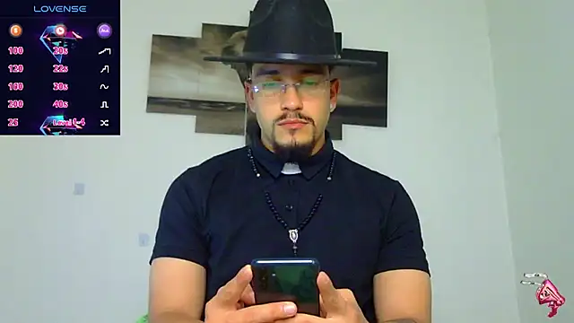 Snapshot of Keiviid chatting on 10/31/25, 02:07 Keiviid online show from 10/31/25, 02:07