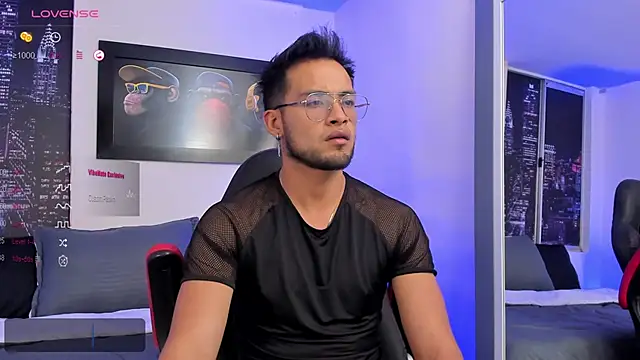 Snapshot of Max_Conor1 chatting on 02/02/25, 03:43 Max Conor1 online show from 02/02/25, 03:43