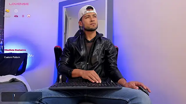 Snapshot of Max_Conor1 chatting on 02/17/25, 11:13 Max Conor1 online show from 02/17/25, 11:13