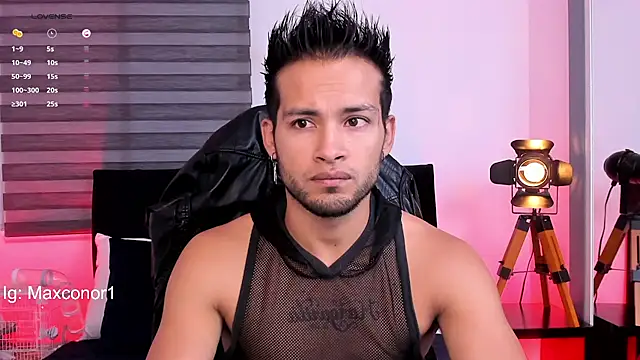 Snapshot of Max_Conor1 chatting on 03/04/25, 11:19 Max Conor1 online show from 03/04/25, 11:19