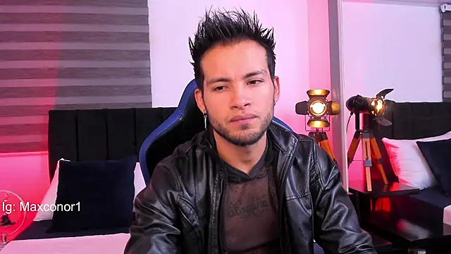 Snapshot of Max_Conor1 chatting on 03/08/25, 10:11 Max Conor1 online show from 03/08/25, 10:11