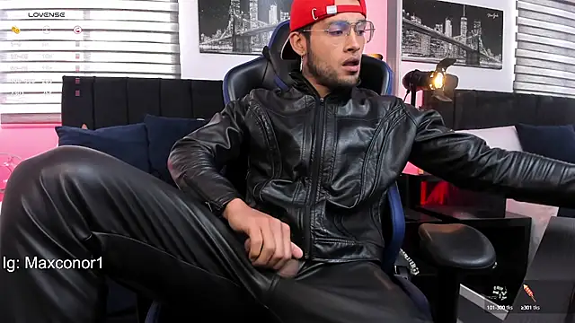 Snapshot of Max_Conor1 chatting on 03/12/25, 04:35 Max Conor1 online show from 03/12/25, 04:35