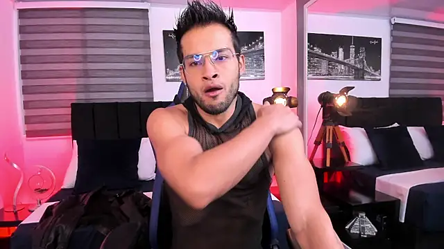 Snapshot of Max_Conor1 chatting on 03/13/25, 11:41 Max Conor1 online show from 03/13/25, 11:41