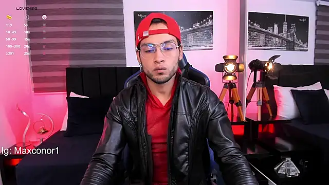 Snapshot of Max_Conor1 chatting on 03/14/25, 10:39 Max Conor1 online show from 03/14/25, 10:39