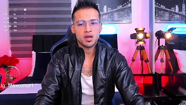 Snapshot of Max_Conor1 chatting on 03/17/25, 10:49 Max Conor1 online show from 03/17/25, 10:49