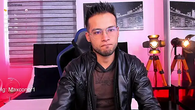 Snapshot of Max_Conor1 chatting on 03/22/25, 11:32 Max Conor1 online show from 03/22/25, 11:32