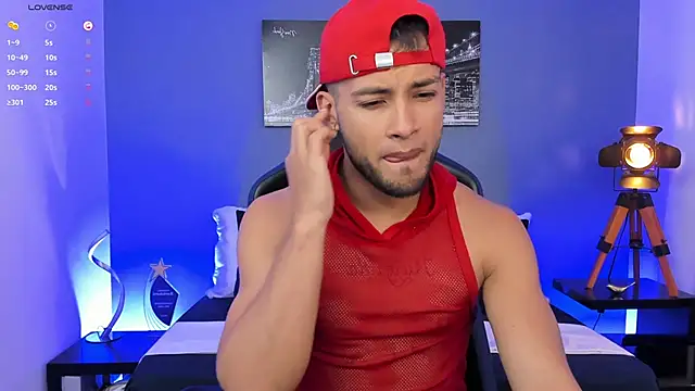 Snapshot of Max_Conor1 chatting on 10/07/25, 01:30 Max Conor1 online show from 10/07/25, 01:30