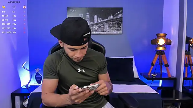 Snapshot of Max_Conor1 chatting on 10/11/25, 12:04 Max Conor1 online show from 10/11/25, 12:04