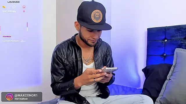 Snapshot of Max_Conor1 chatting on 10/24/25, 01:51 Max Conor1 online show from 10/24/25, 01:51