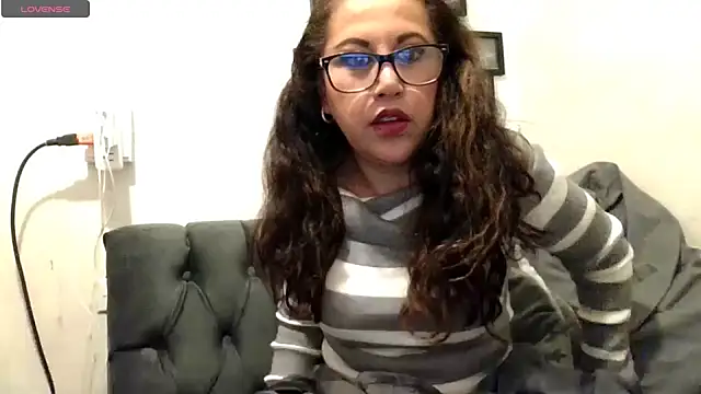 MirandaLatinaLovely online show from 12/19/25, 06:48