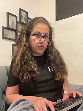 MirandaLatinaLovely online show from 12/23/25, 03:37