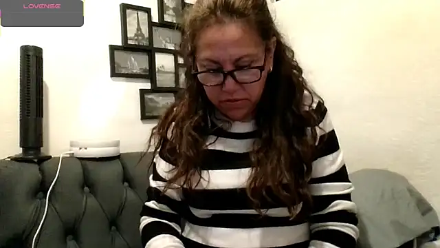 MirandaLatinaLovely online show from 03/18/26, 06:00