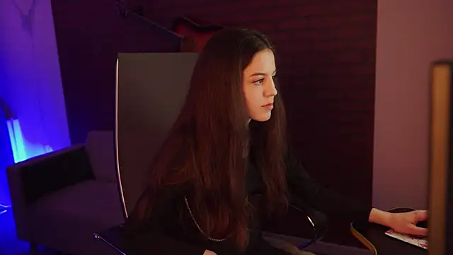 MilaStoyne online show from 03/12/25, 06:07