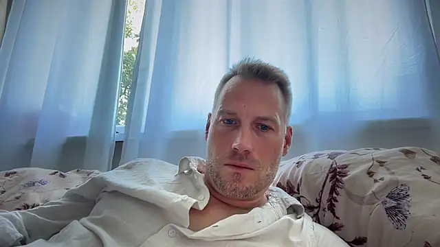 Snapshot of Christian87xxx chatting on 09/11/25, 09:42 Christian87xxx online show from 09/11/25, 09:42