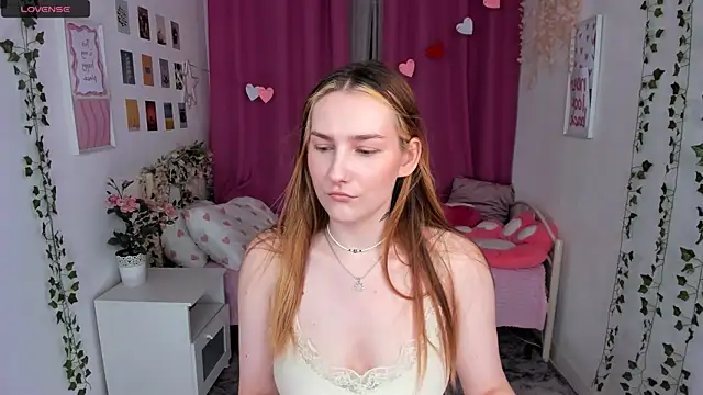 Snapshot of MaryWaddell chatting on 07/19/26, 03:49 MaryWaddell online show from 07/19/26, 03:49
