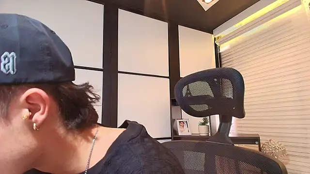 marcuscollins1  online show from 03/22/25, 02:14